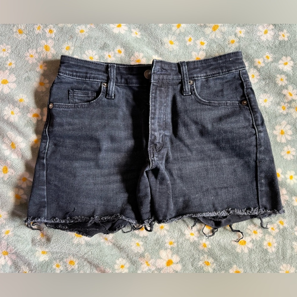 Universal Thread Black High Rise Midi Denim Shorts Size 2/26R Women